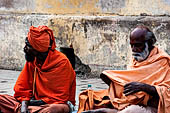 Street life around the Sri Meenakshi-Sundareshwarar Temple of Madurai. Tamil Nadu.  